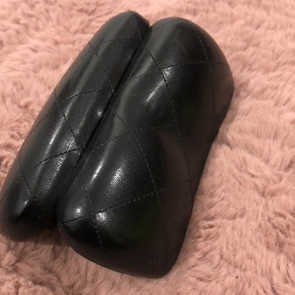 Chanel leather eyewear case - Picture 4 of 5